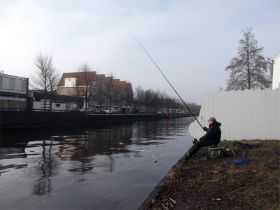 22 Hier zwemmen hele grote vissen.jpg