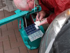 33 Opschrijven op een natte kaart.jpg