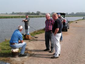 22 Wachten op de kade.jpg