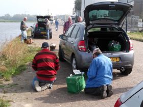 23 Tellen bij de auto.jpg