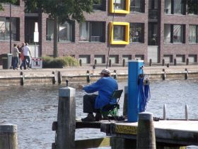 22 Gerrit op een steiger aan de Houkesloot.jpg