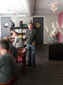 30 Huub maakt de kampioenen bekend.jpg