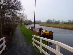 27_Nico bij de boot.jpg
