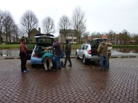 35a_Alles weer in de auto.jpg