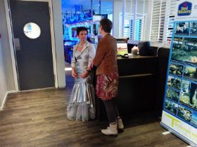 37b_Minke was feestelijk gekleed.jpg