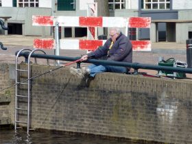 20_Cor mist zijn stoeltje.jpg