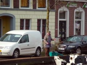 21a_Henk bij de koeienboot.jpg