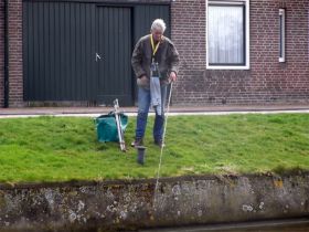 17_Nico probeerd het aan de overkant.jpg