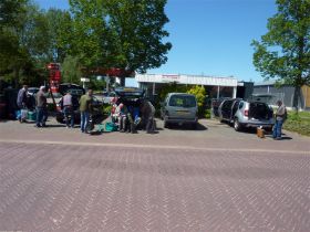 23_Om 14 30 uur terug bij de autos.jpg