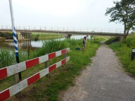 3. Edwin bij de brug.JPG