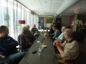 20 Nog lege tafels in Aduard.jpg