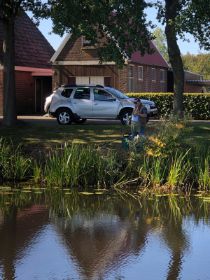 13 Lekker dicht bij de auto.jpg